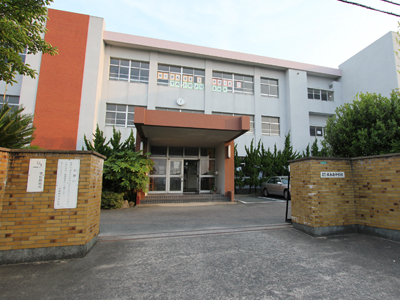 中学校　水巻町立水巻南中学校（中学校）まで456m
