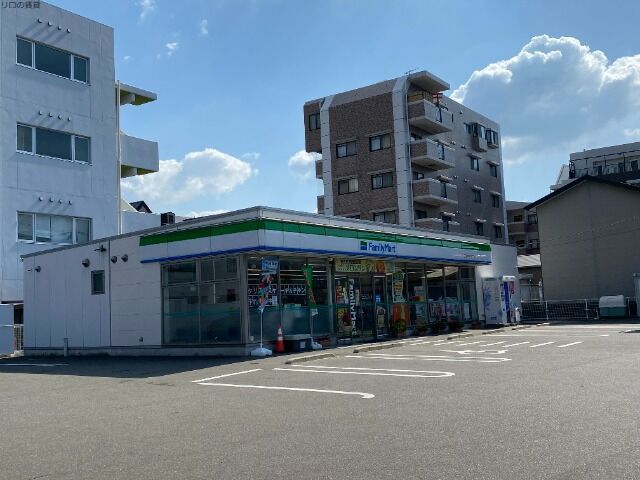コンビニ　ファミリーマート福岡周船寺1丁目店（コンビニ）まで852m