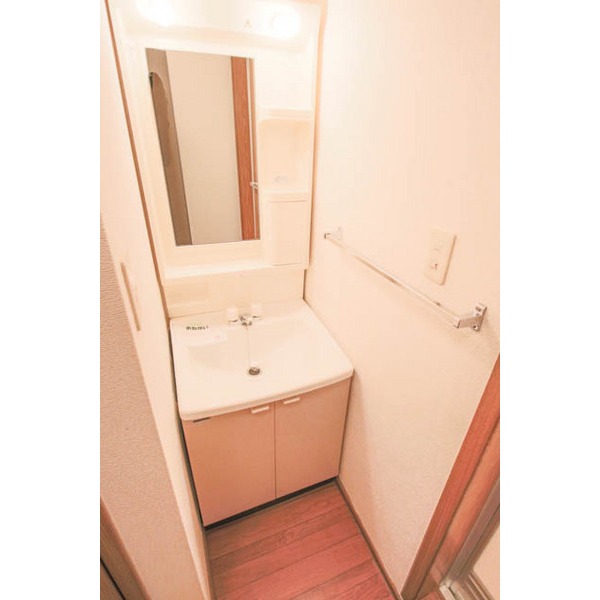 洗面設備　類似のお部屋です。