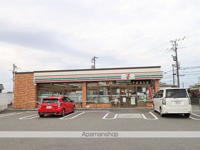コンビニ　セブンイレブン（コンビニ）まで983m