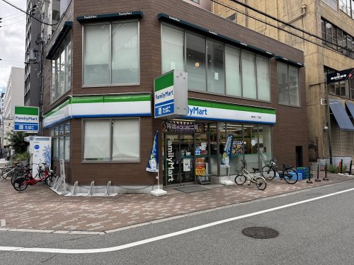 コンビニ　ファミリーマート 博労町一丁目店（コンビニ）まで262m