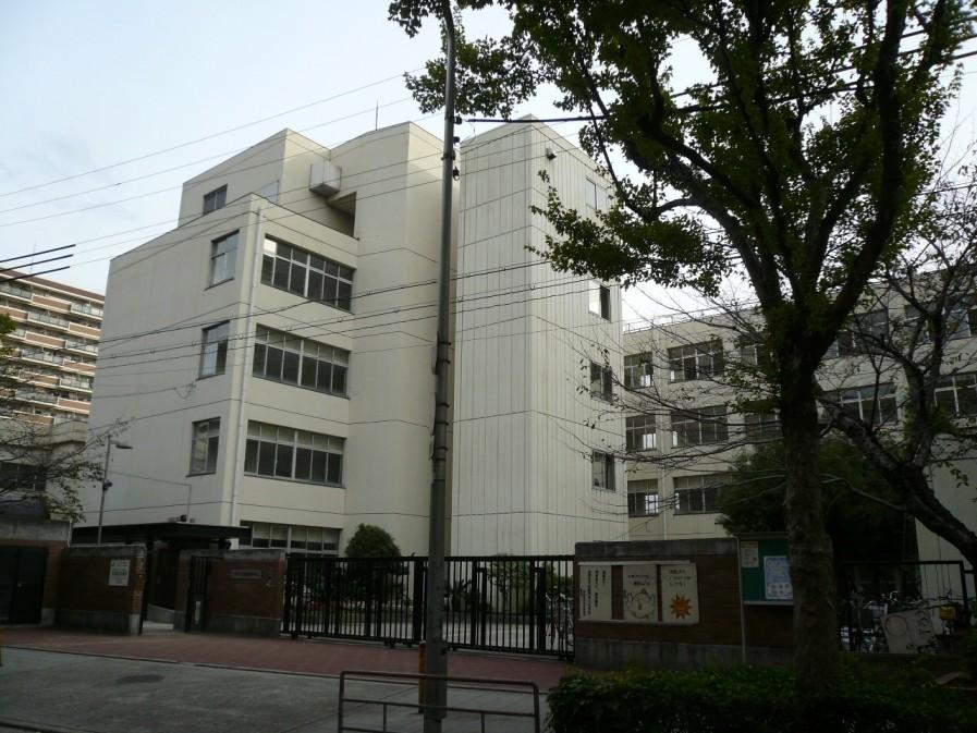 中学校　大阪市立新豊崎中学校（中学校）まで652m