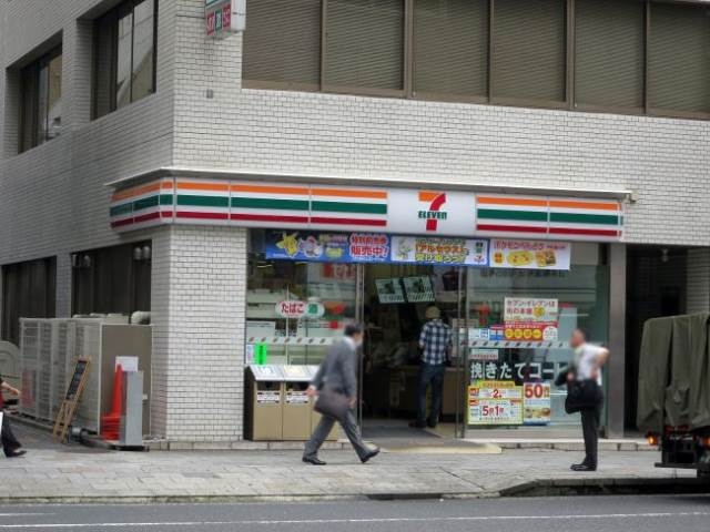 コンビニ　セブンイレブン日本橋室町4丁目店（コンビニ）まで88m