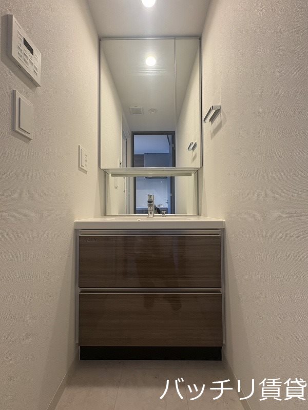 洗面設備　※同型タイプの為現状を優先