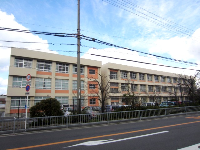 小学校　泉佐野市立日新小学校（小学校）まで855m