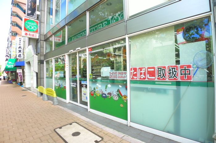 コンビニ　ローソン100（コンビニ）まで82m