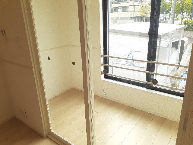 バルコニー　サンルームあります
