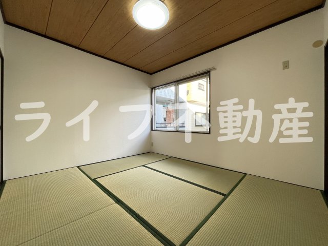 居室・リビング　明るい和室です