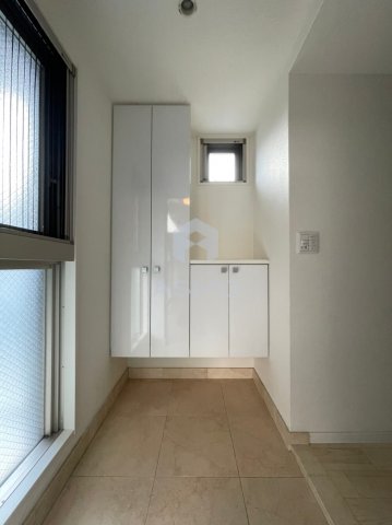 玄関　※建物内別間取参考写真