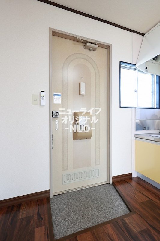 玄関　お好みのシューズボックスを置くことも可能です☆