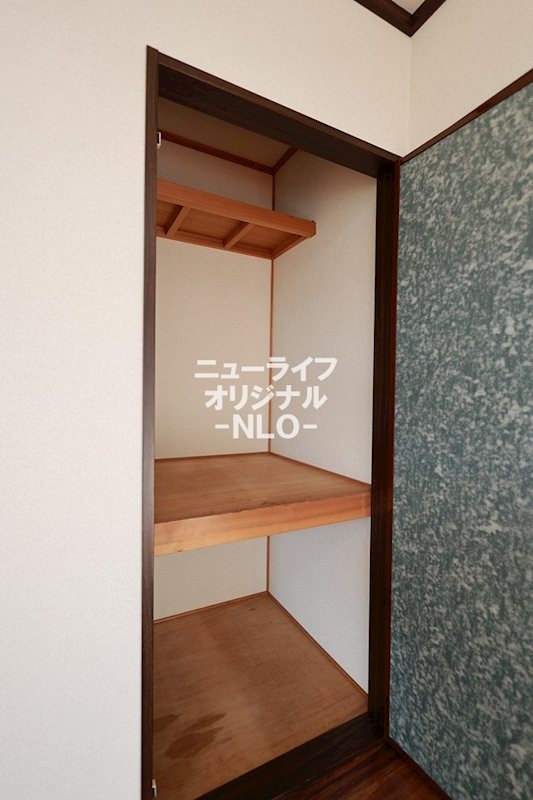 収納　【南東洋室】奥行と高さがあり収納力に優れた収納付☆