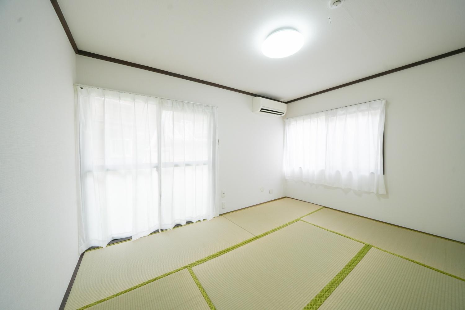 居室・リビング　角部屋の明るいお部屋