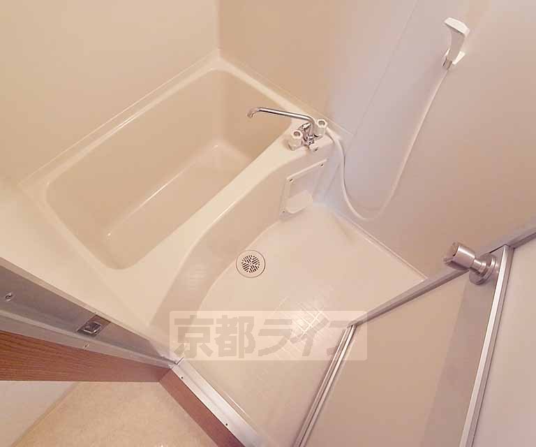 バス・シャワールーム　神宮丸太町駅近くのＲＣ造の３点セパレート角部屋です。