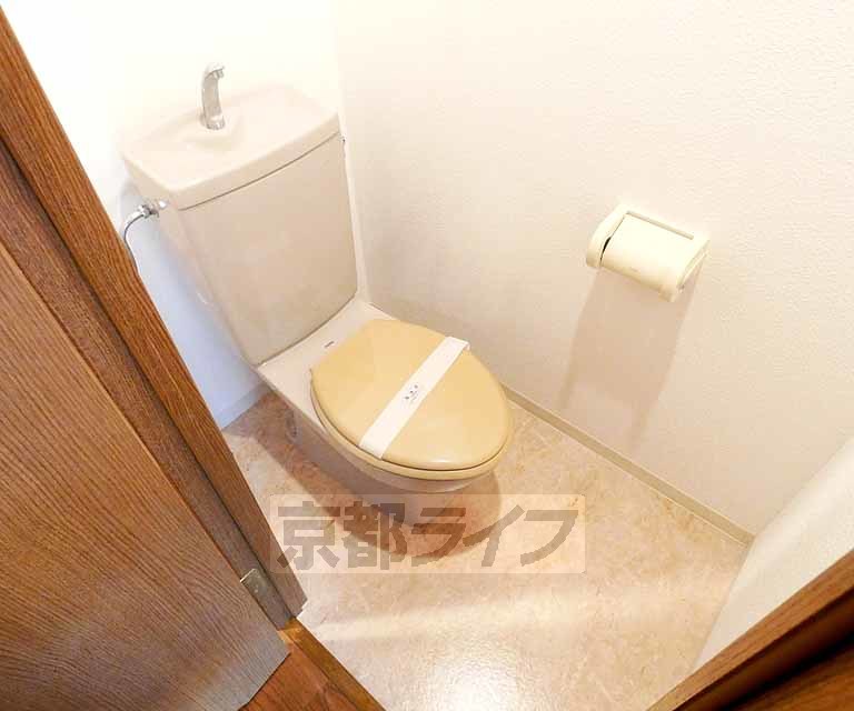 トイレ　神宮丸太町駅近くのＲＣ造の３点セパレート角部屋です。