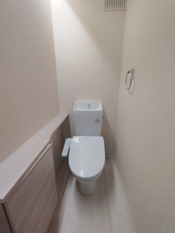 トイレ　温水洗浄機能付きのトイレです