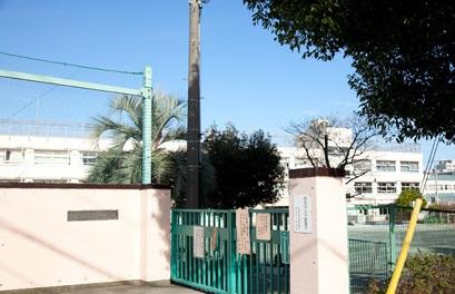 小学校　世田谷区立東玉川小学校（小学校）まで423m