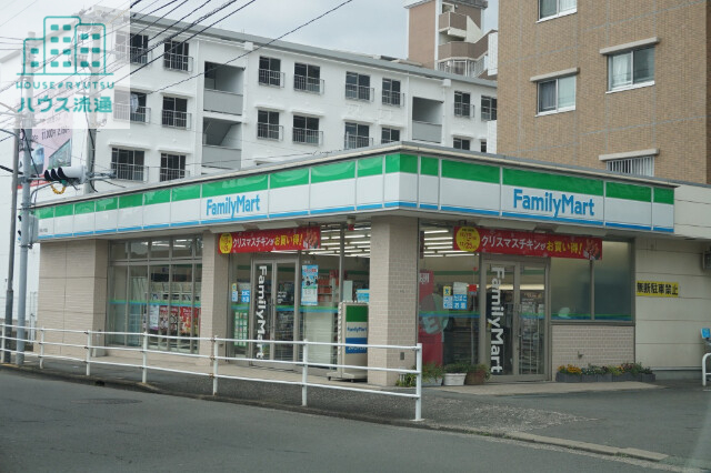 コンビニ　ファミリーマート長崎上大橋店（コンビニ）まで218m