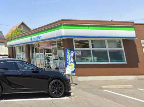 コンビニ　ファミリーマート 塩付通店（コンビニ）まで700m