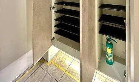 玄関　※別部屋の参考写真です。