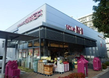 スーパー　成城石井 柿の木坂店（スーパー）まで718m