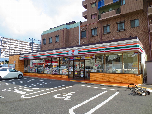 コンビニ　セブンイレブン 泉佐野羽倉崎駅前店（コンビニ）まで398m