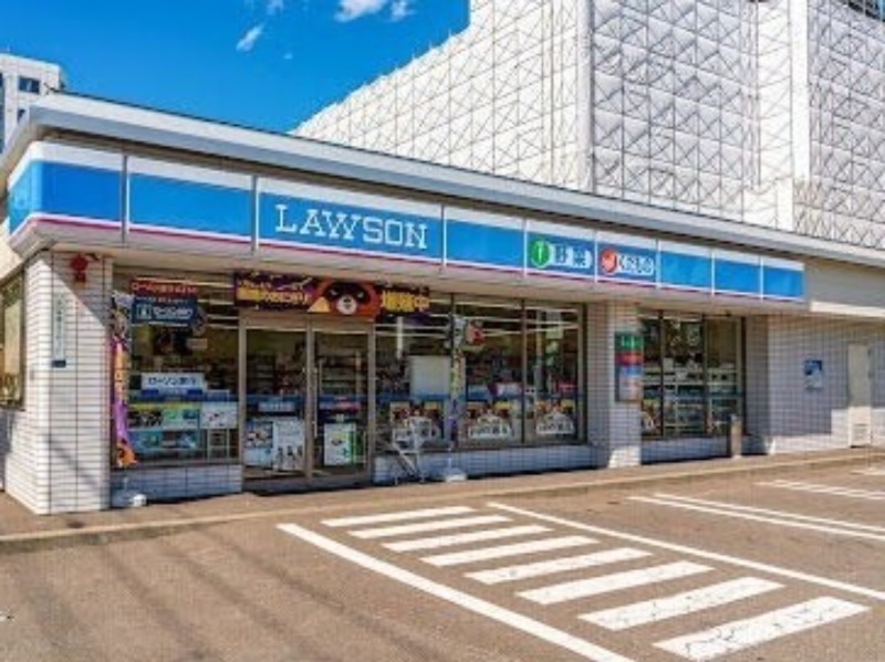 コンビニ　ローソン札幌北13条東店（コンビニ）まで62m