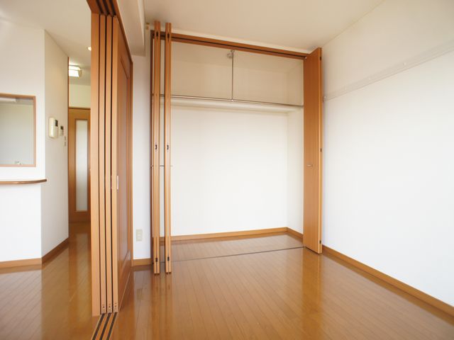 収納　充実収納付きの洋間です♪