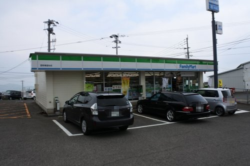 コンビニ　ファミリーマート 愛野展望台店（コンビニ）まで118m
