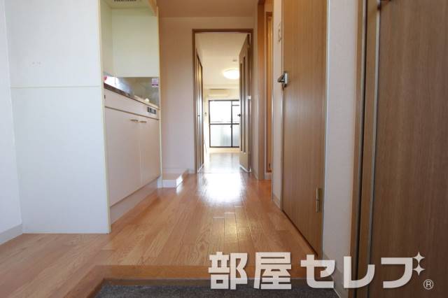 玄関　玄関から見ても綺麗ですね。