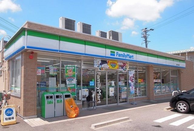 コンビニ　ファミリーマート　大地新町店（コンビニ）まで500m