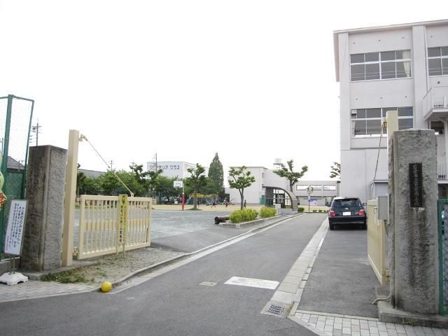 小学校　岩倉市立　岩倉南小学校（小学校）まで350m