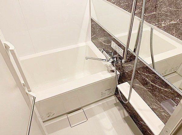 バス・シャワールーム　※同タイプの別のお部屋です。