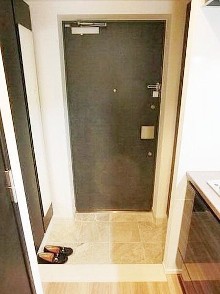 玄関　※同タイプの別のお部屋です。