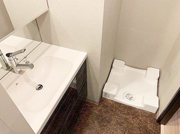 洗面設備　※同タイプの別のお部屋です。