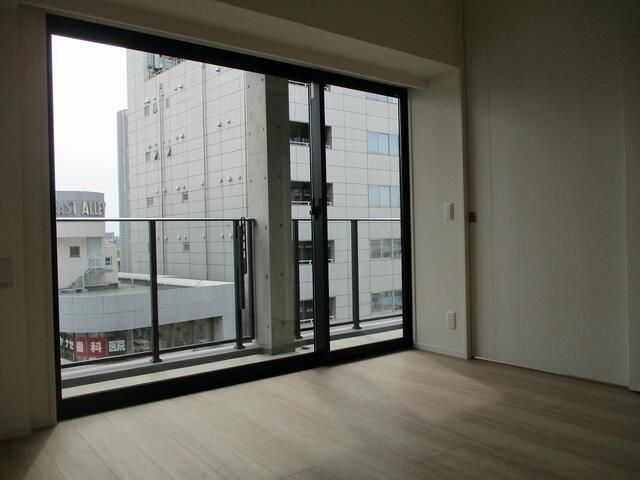 バルコニー　同建物別号室