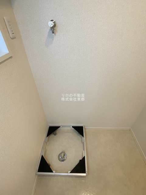 その他　洗濯機置き場は室内にあるので雨に濡れる心配はありません。