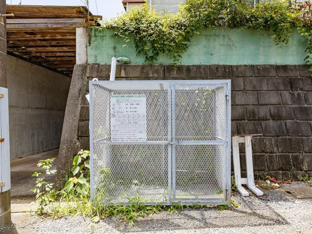 駐車場　屋根付きの駐車場です。