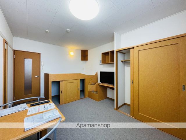 レオパレスフィオーレの居間写真