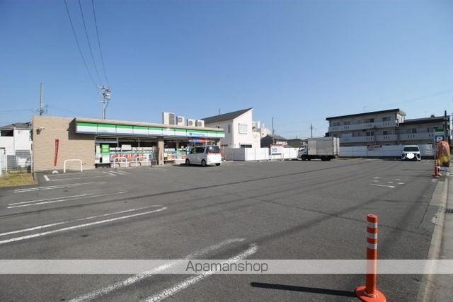 コンビニ　ファミリーマート（コンビニ）まで756m