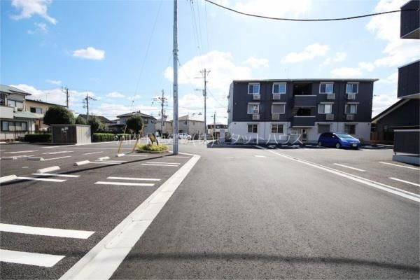 駐車場　同間取り別部屋