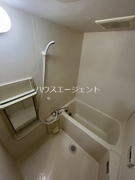 バス・シャワールーム　バストイレ別です。