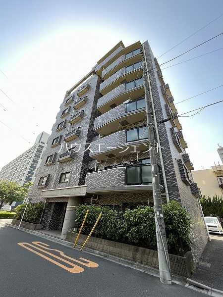 建物外観　タイル張りの綺麗なマンションです。