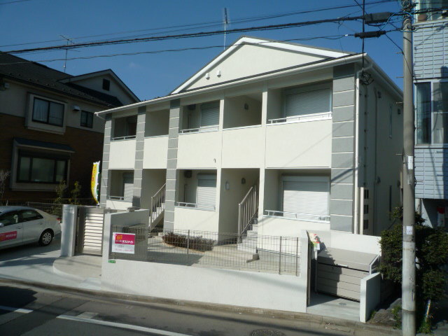建物外観　★２０１３年築・日当たりのいい南東向き★