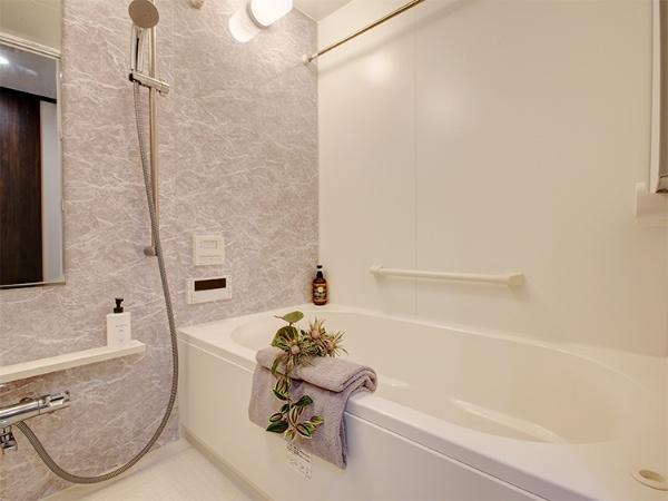 バス・シャワールーム　※同建物の別のお部屋の写真です。