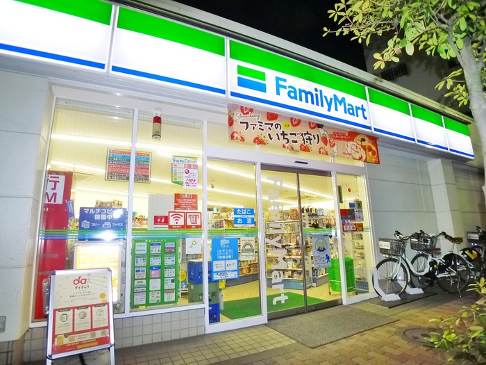 コンビニ　ファミリーマート（コンビニ）まで429m