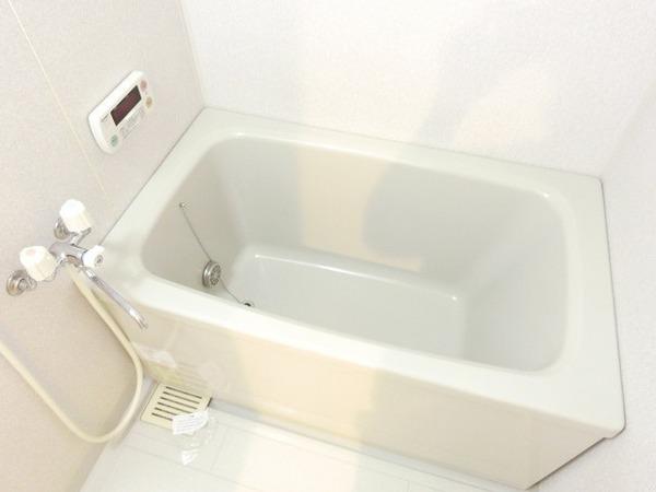 バス・シャワールーム　浴室乾燥機、追い焚き機能付きバス！