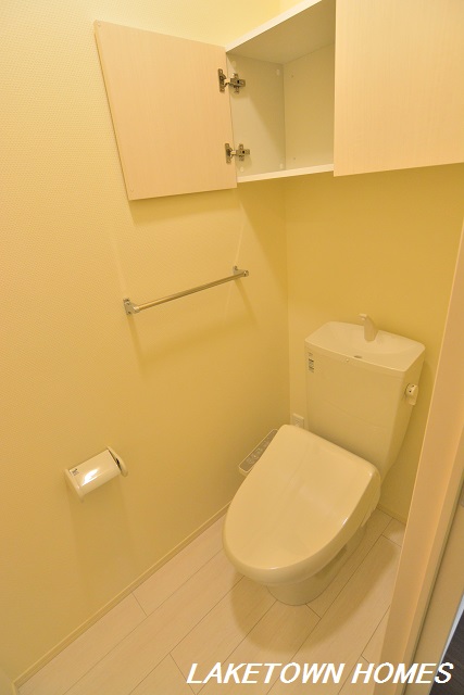 トイレ　温水洗浄暖房便座付のトイレです。
