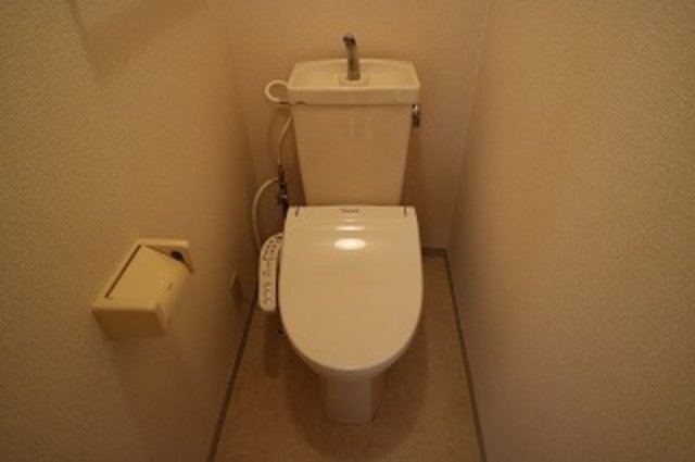 近鉄大阪線 高安駅 徒歩11分 3階建 築34年のトイレ写真