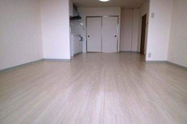 近鉄大阪線 高安駅 徒歩11分 3階建 築34年の居間写真