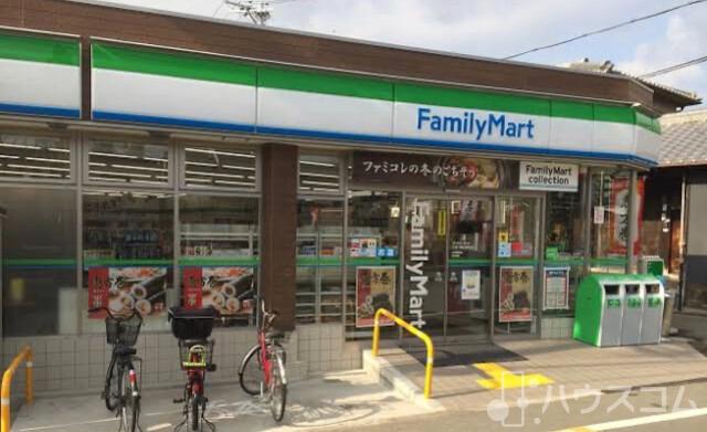 コンビニ　ファミリーマート　小浦下新庄駅前店（コンビニ）まで120m